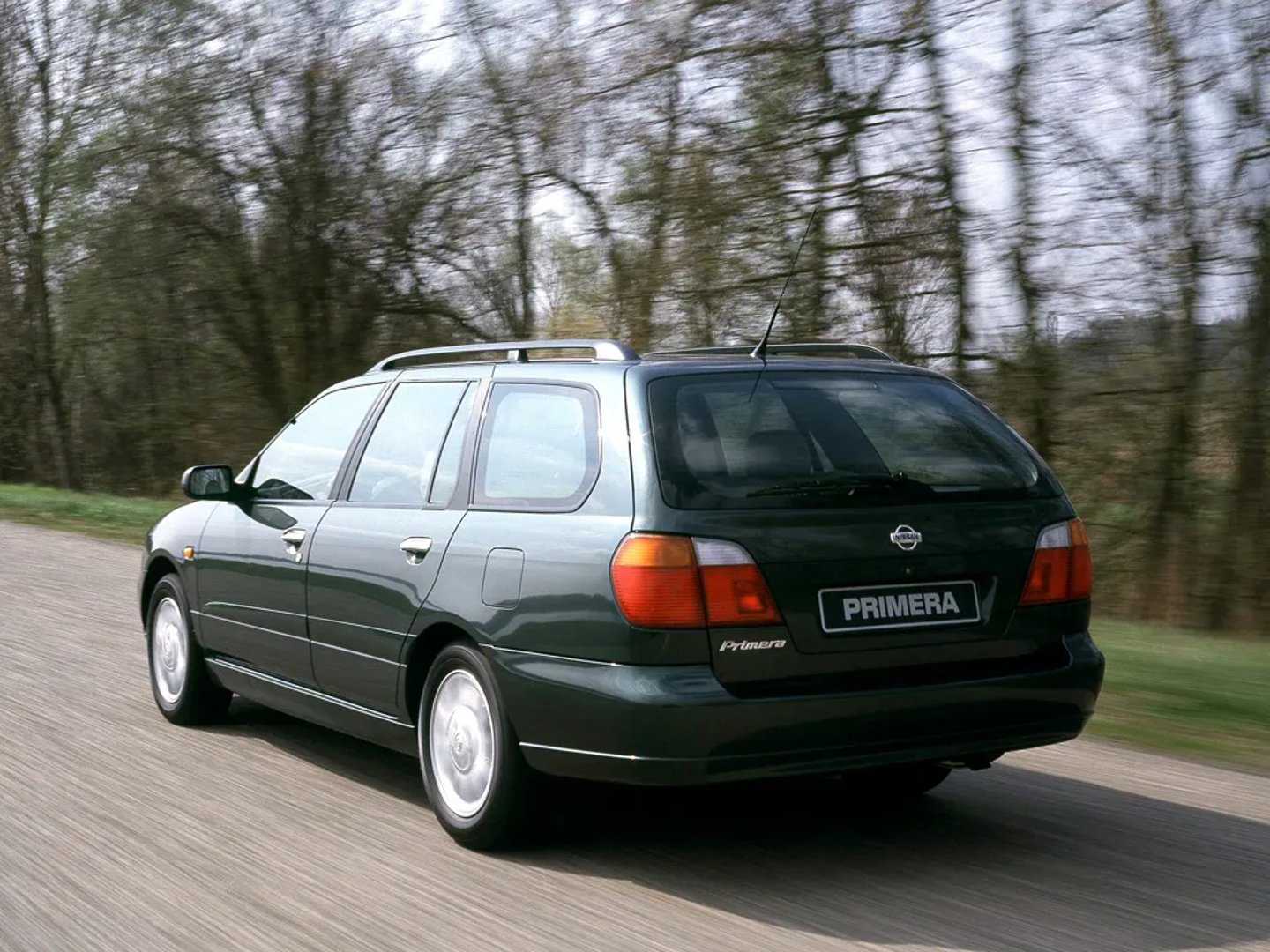 Nissan_Primera_2_generation_restyling__Estate_5-door__2.jpg