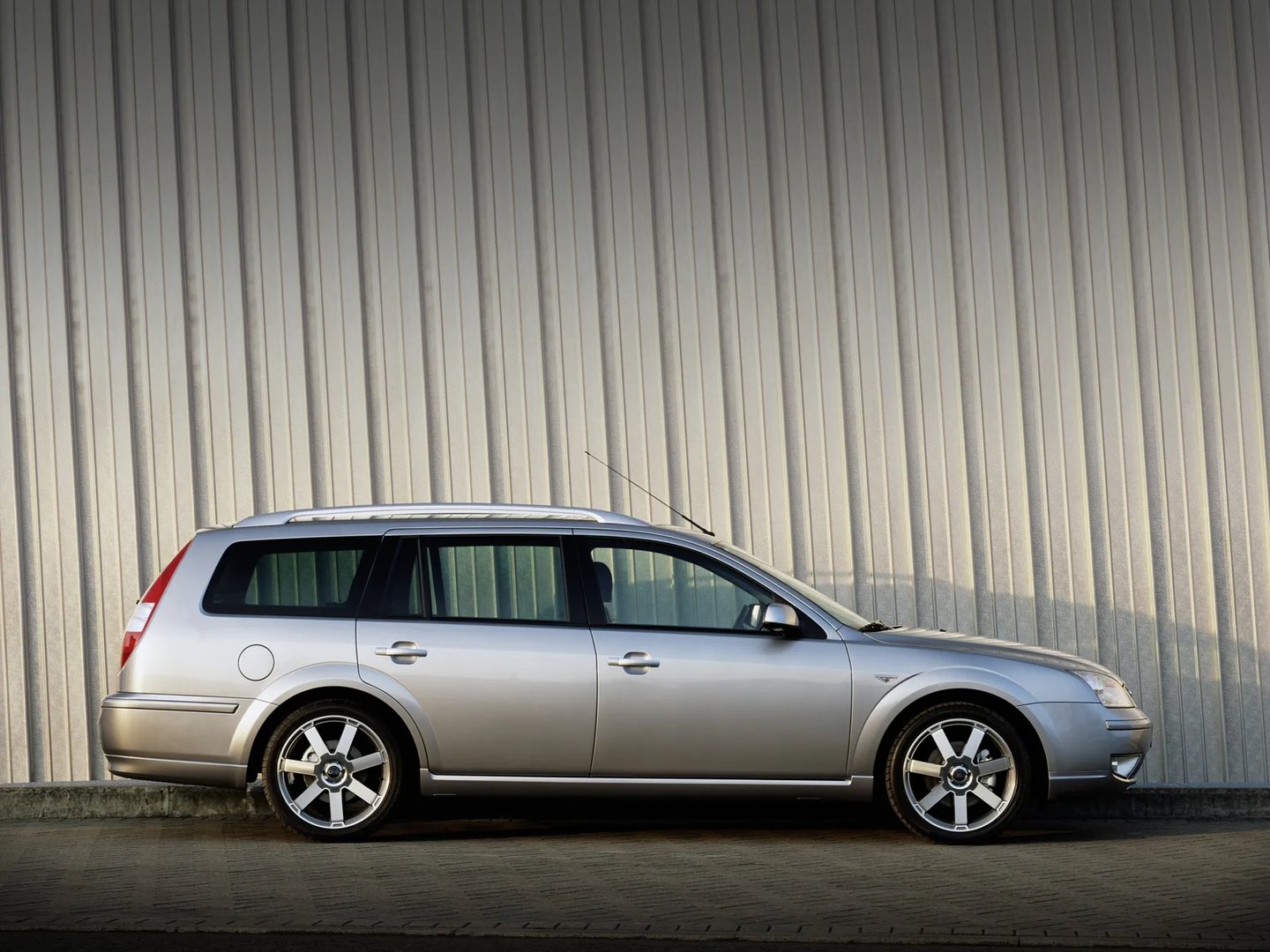 Ford_Mondeo_3_generation_restyling__Estate_5-door__10.jpg