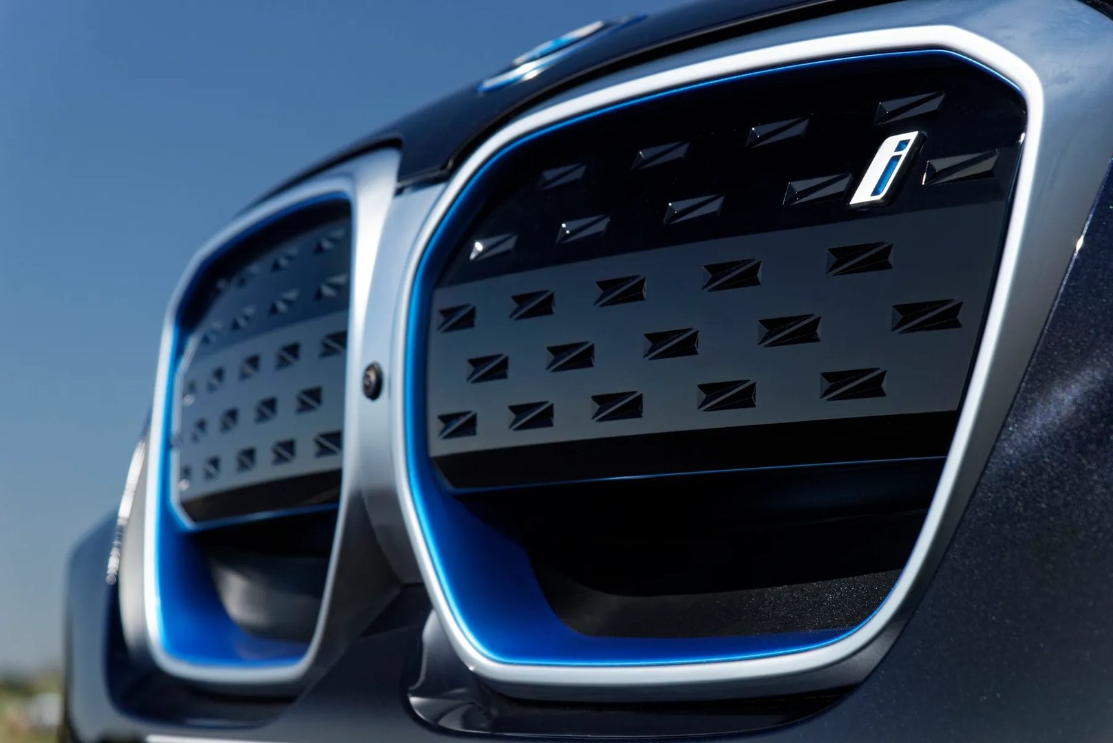 BMW_iX3_1_generation_restyling_1__SUV_5-doors__13.jpg
