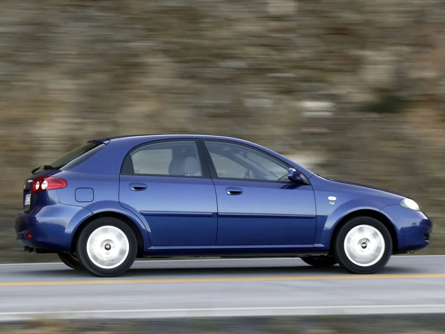 Daewoo_Lacetti_1_generation__Hatchback_5-door__8.jpg
