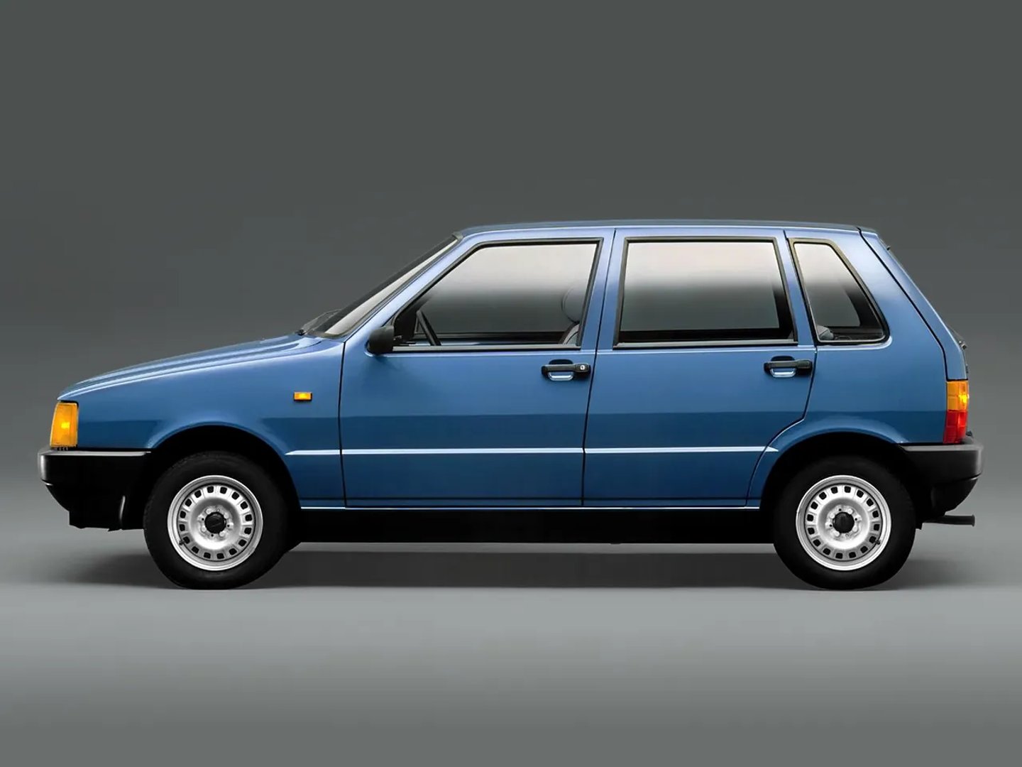 Fiat_Uno_1_generation__Mini_5-doors__1.jpg