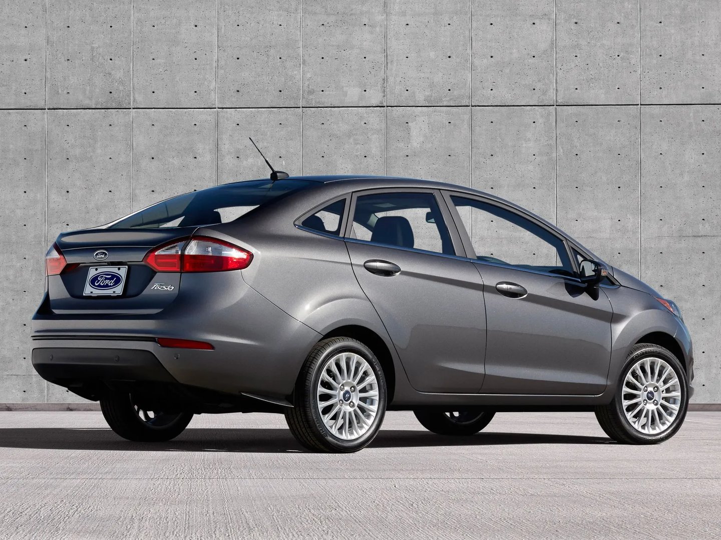 Ford_Fiesta_6_generation_restyling__Sedan__12.jpg
