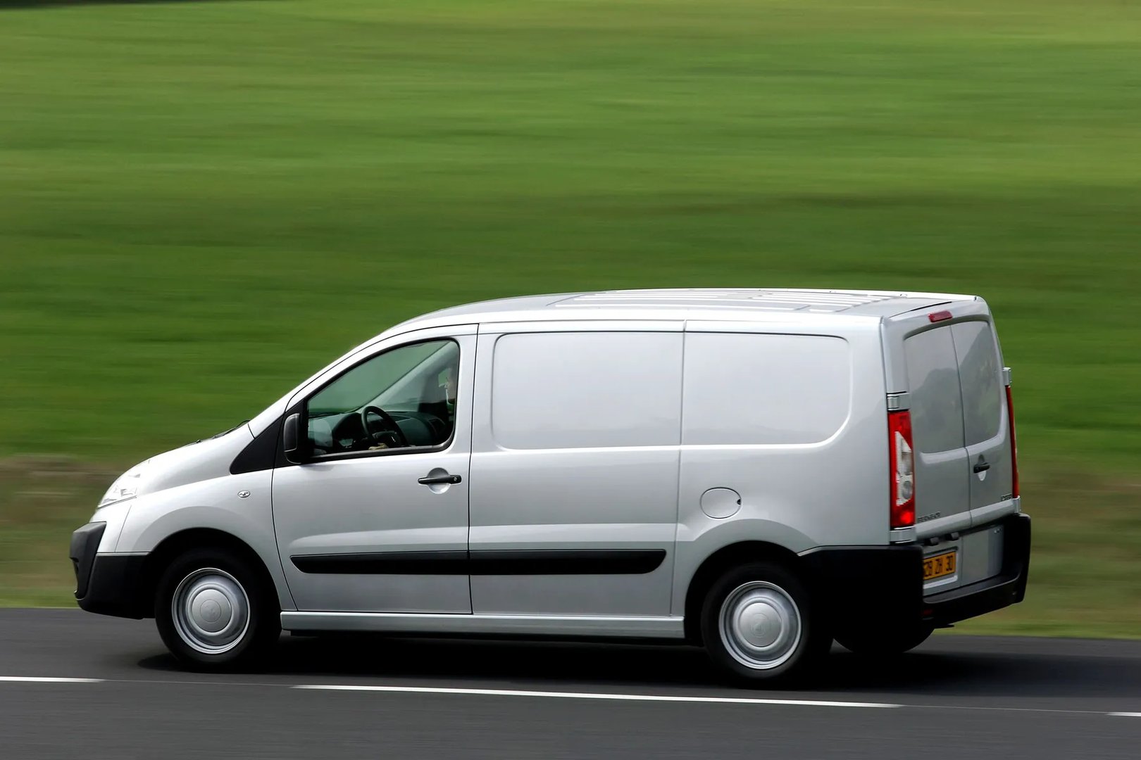 Peugeot_Expert_2_generation__Van__4.jpg