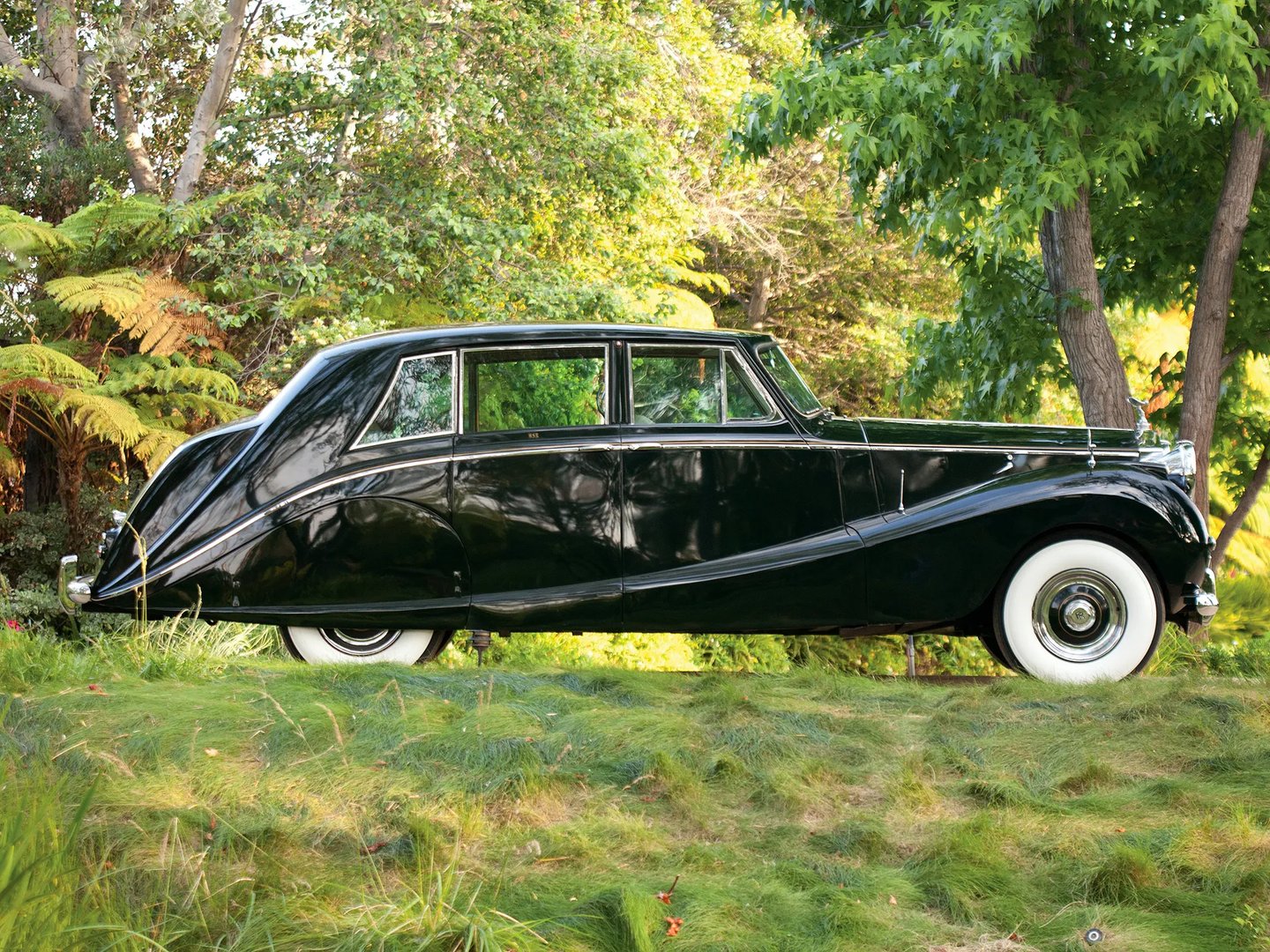 Rolls-Royce_Silver_Wraith_1_generation__Limousine__8.jpg