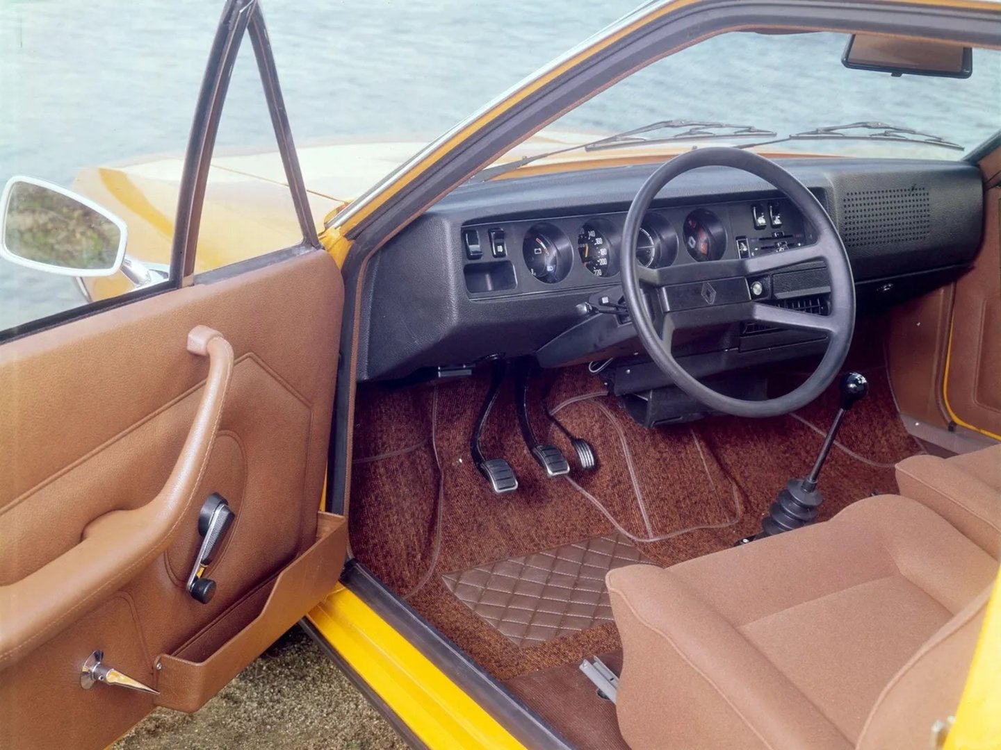 Renault_15_1_generation__Hatchback_3-door__10.jpg