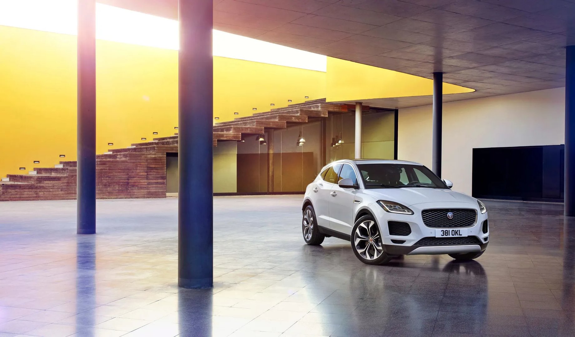 Jaguar_E-Pace_1_generation__SUV_5-doors__6.jpg