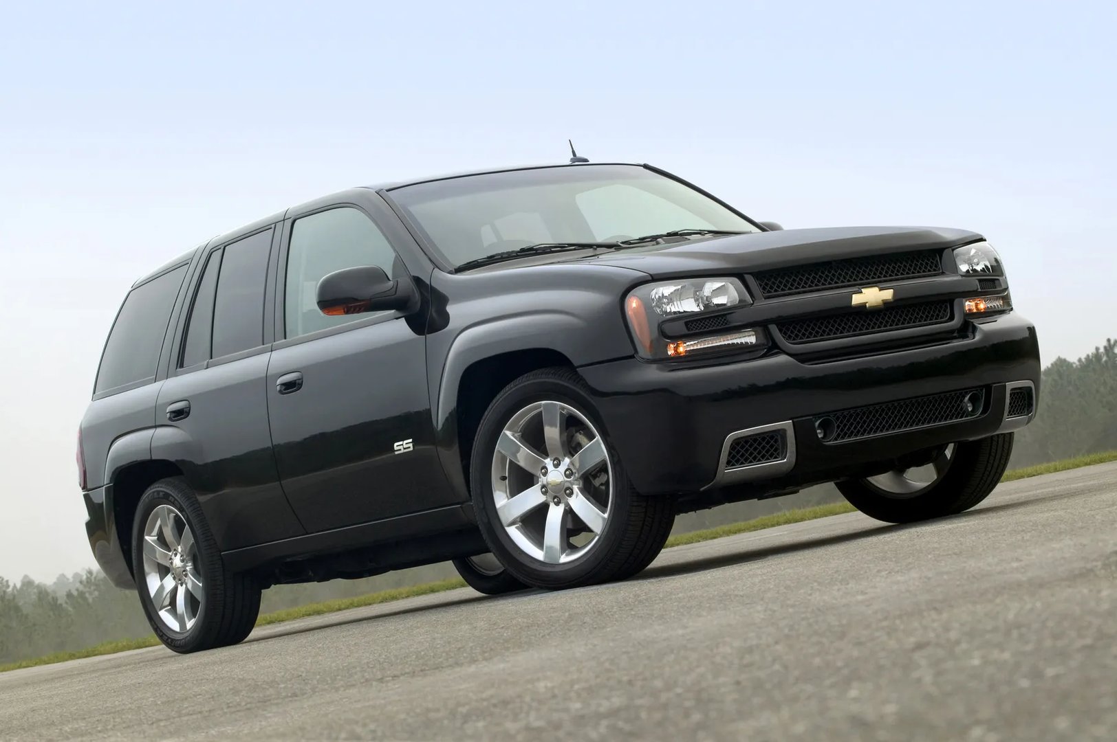 Chevrolet_TrailBlazer_1_generation_restyling__SUV_5-doors__4.jpg