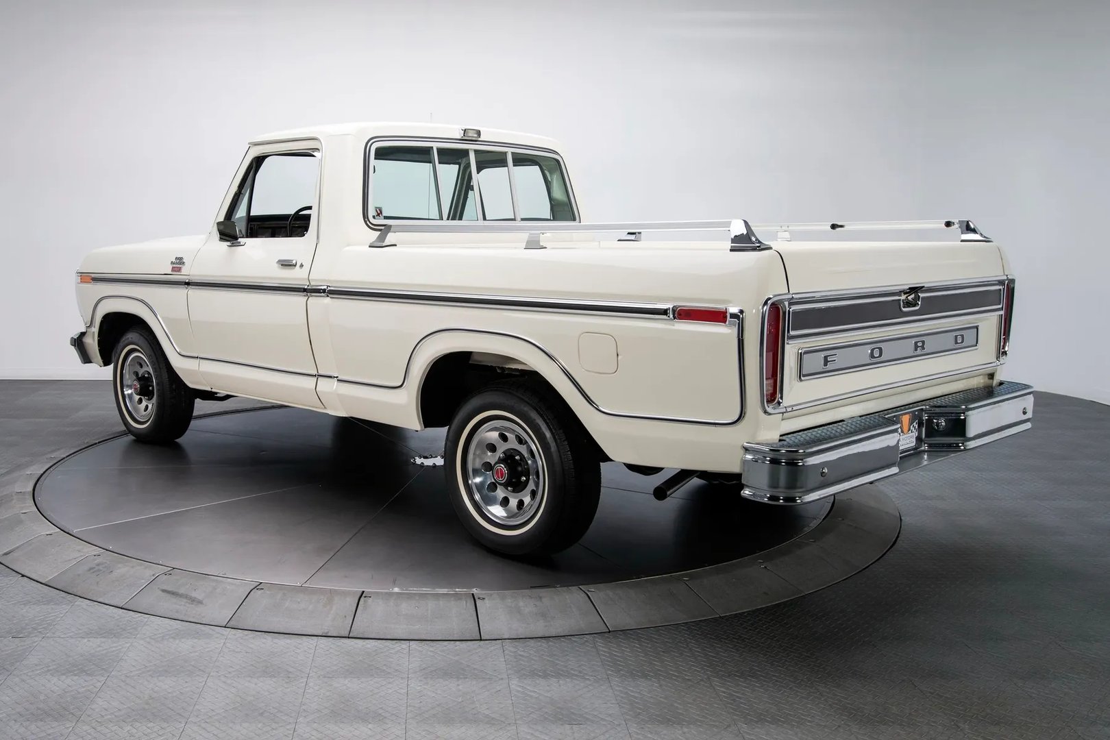 Ford_F-150_6_generation__Pickup_single-cab__2.jpg