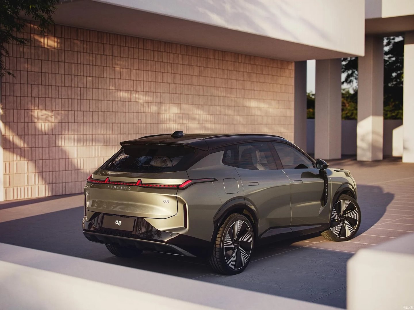 lynkco_08_1_generation__SUV_5-doors__10.jpg