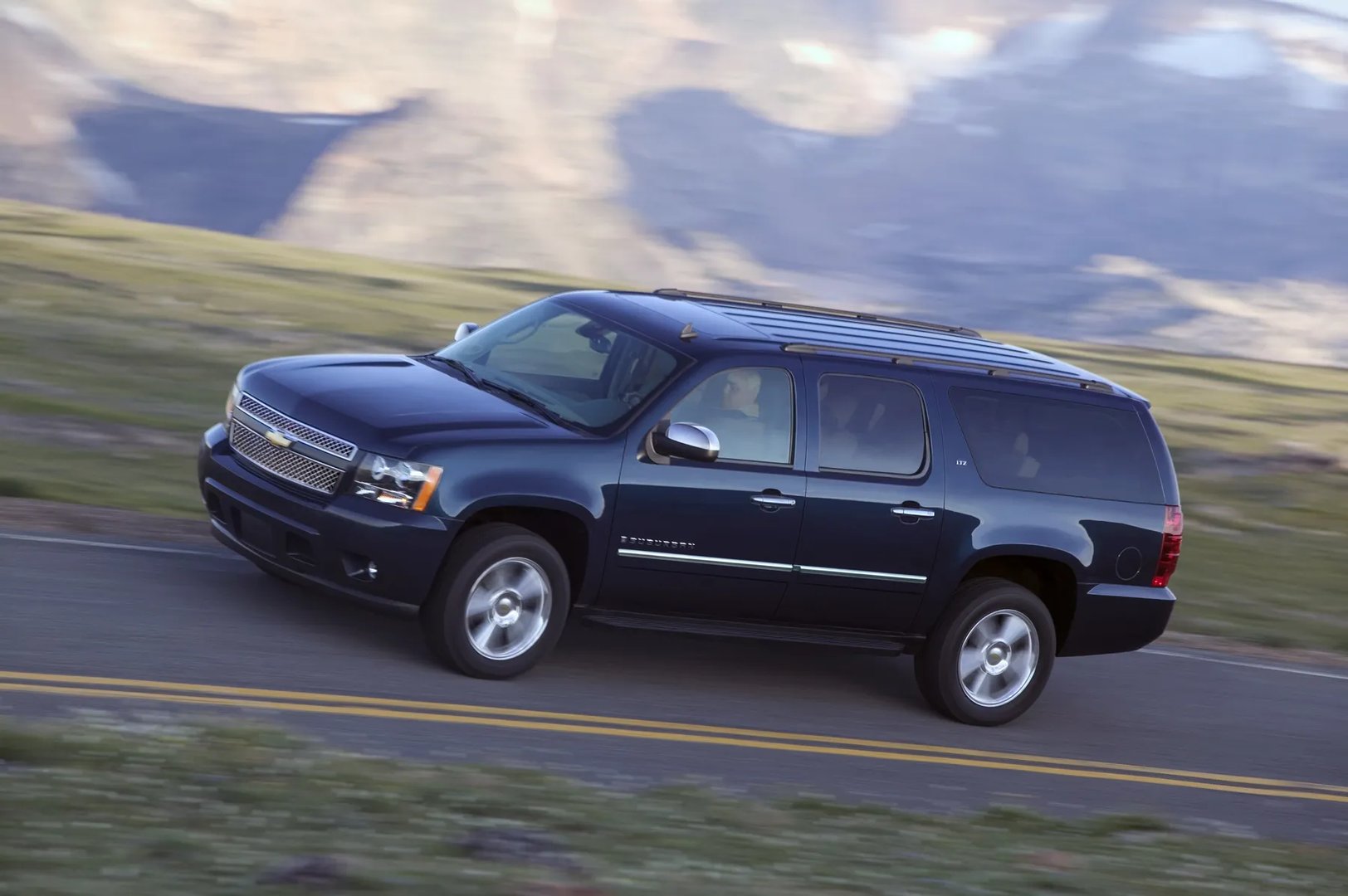 Chevrolet_Suburban_10_generation__SUV_5-doors__8.jpg