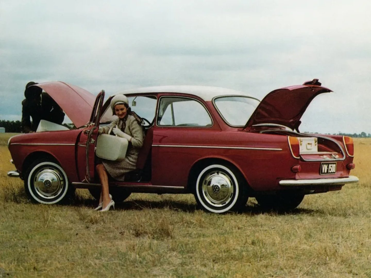 Volkswagen_Type_3_1_generation__Sedan_2-doors__3.jpg