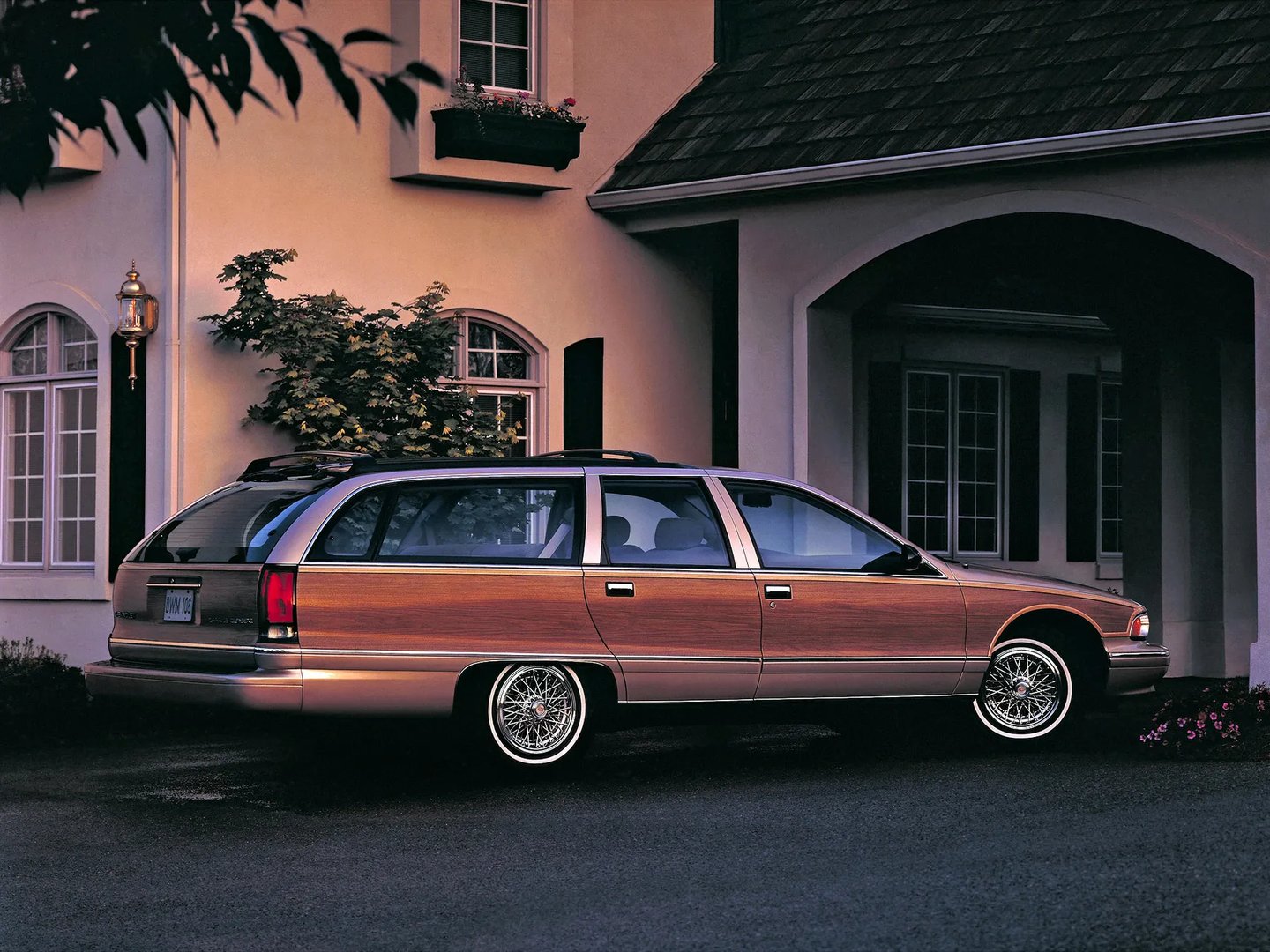 Chevrolet_Caprice_4_generation__Estate_5-door__5.jpg