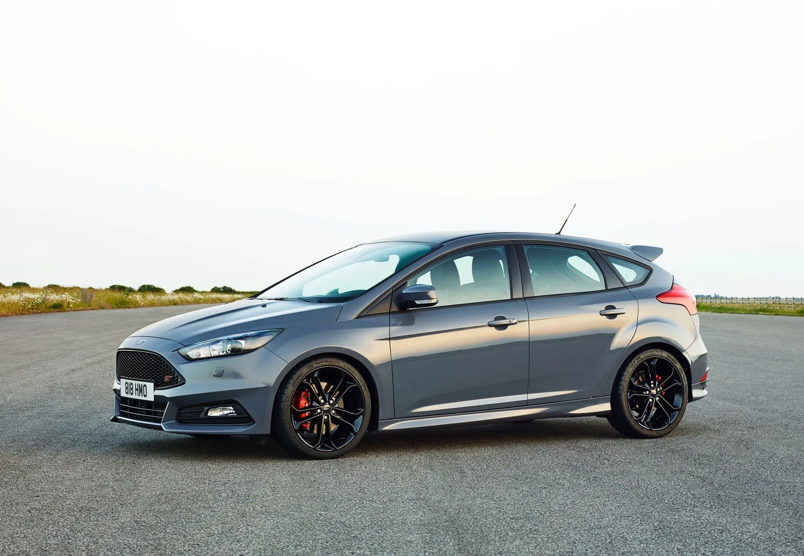 Ford_Focus_ST_3_generation_restyling__Hatchback_5-door__3.jpg
