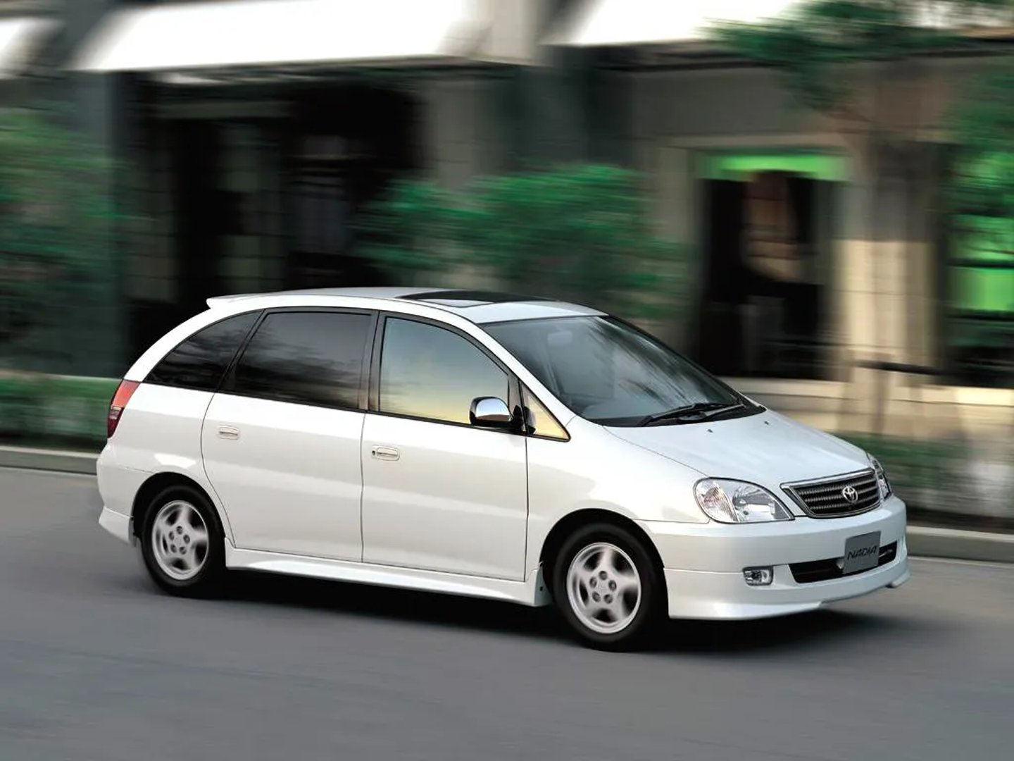 Toyota_Nadia_1_generation__Compact_Van__5.jpg