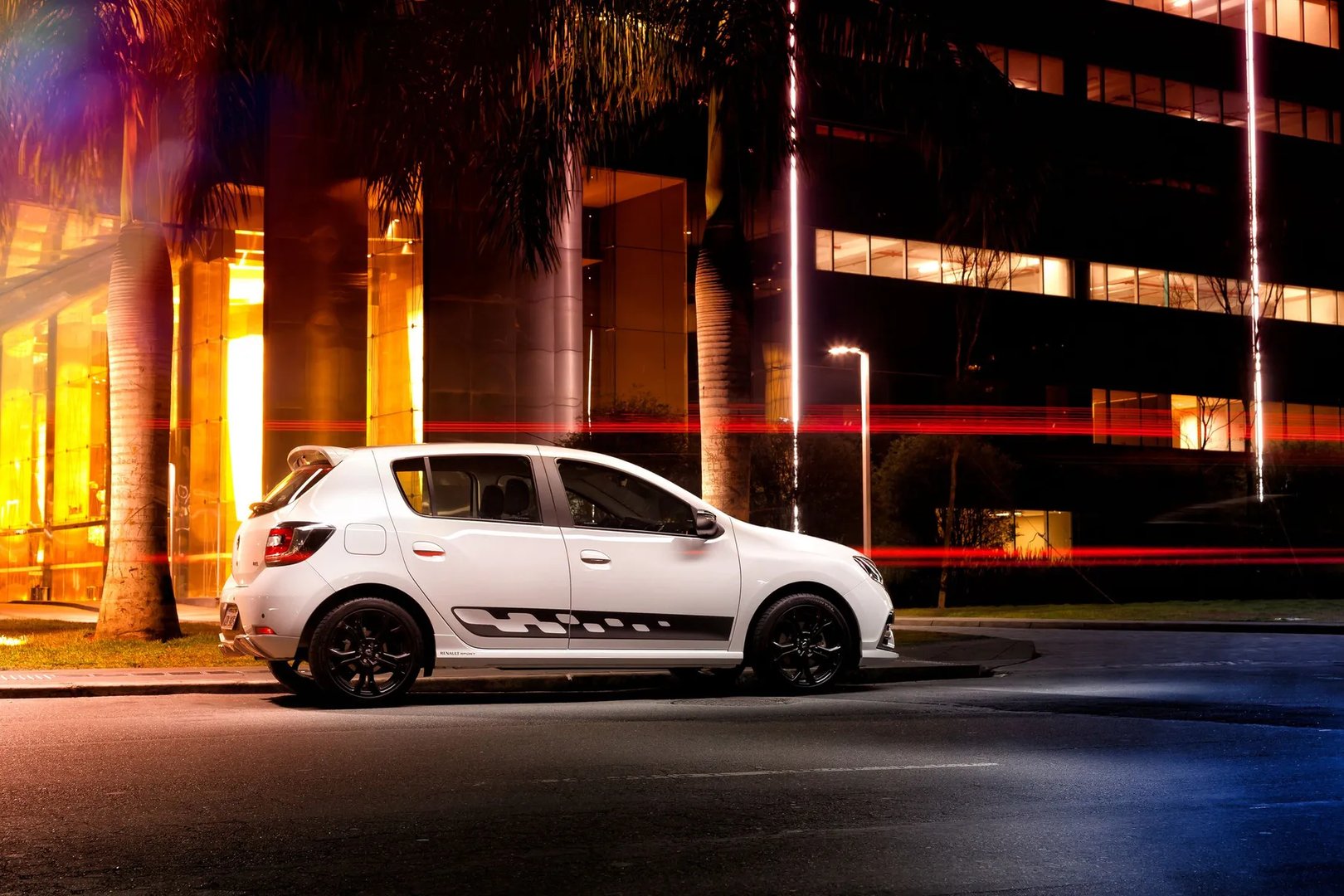 Renault_Sandero_RS_1_generation__Hatchback_5-door__11.jpg