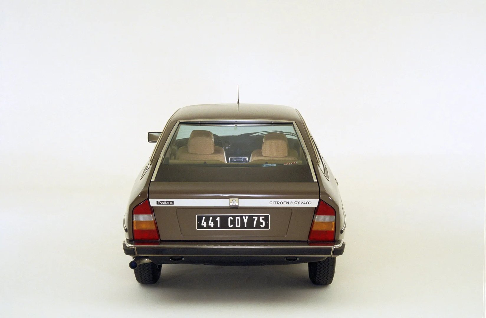 Citroen_CX_1_generation__Hatchback_5-door__8.jpg