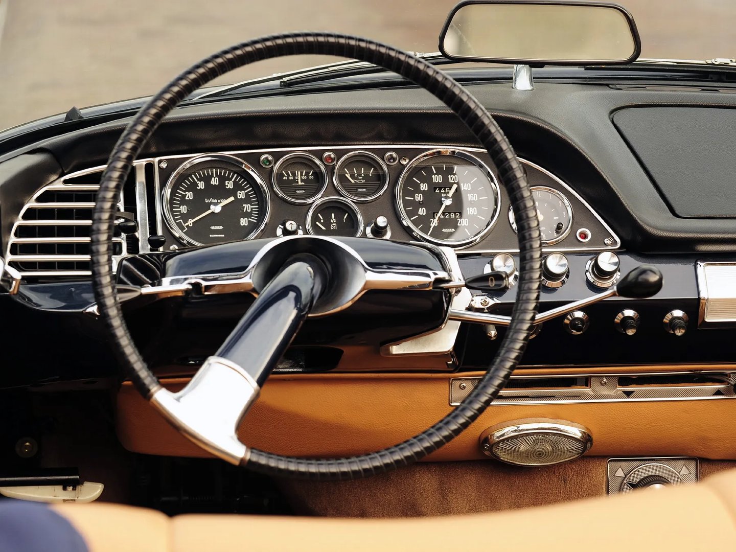 Citroen_DS_1_generation_restyling_1__Cabrio__11.jpg