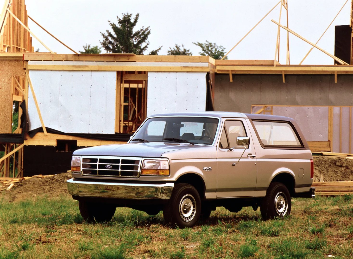 Ford_Bronco_5_generation__SUV_3-doors__4.jpg