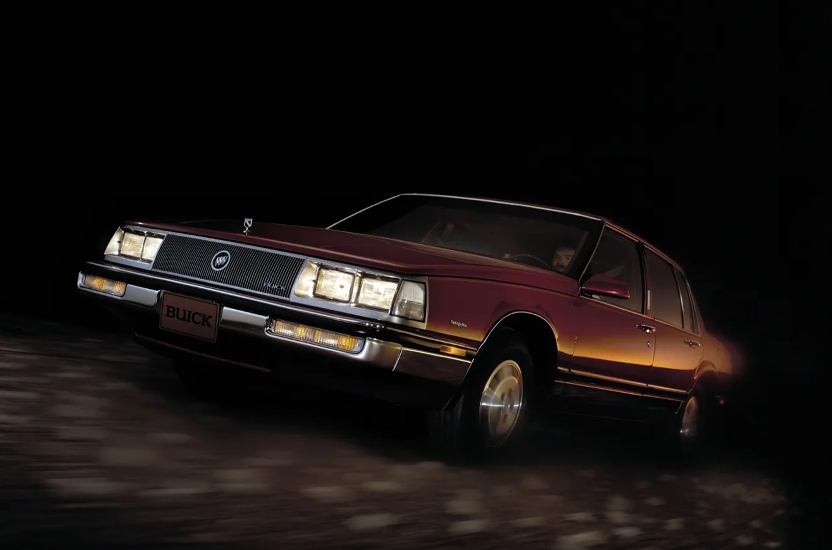 Buick_Electra_6_generation__Sedan__4.jpg
