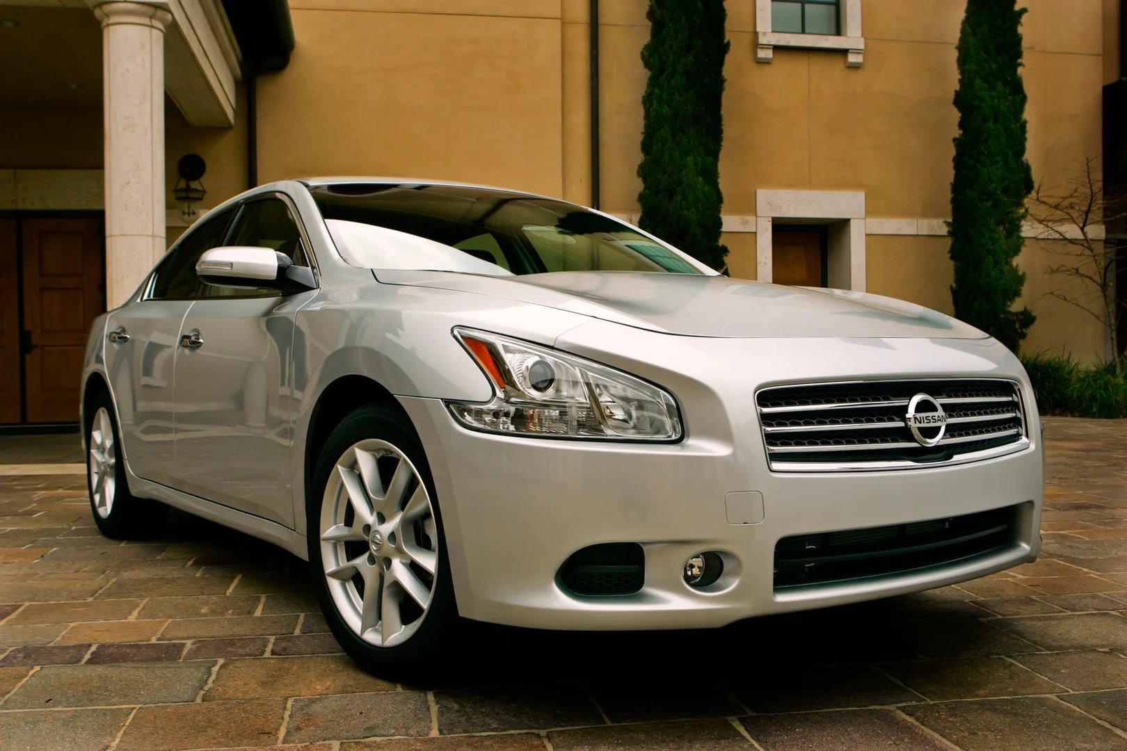 Nissan_Maxima_7_generation__Sedan__4.jpg
