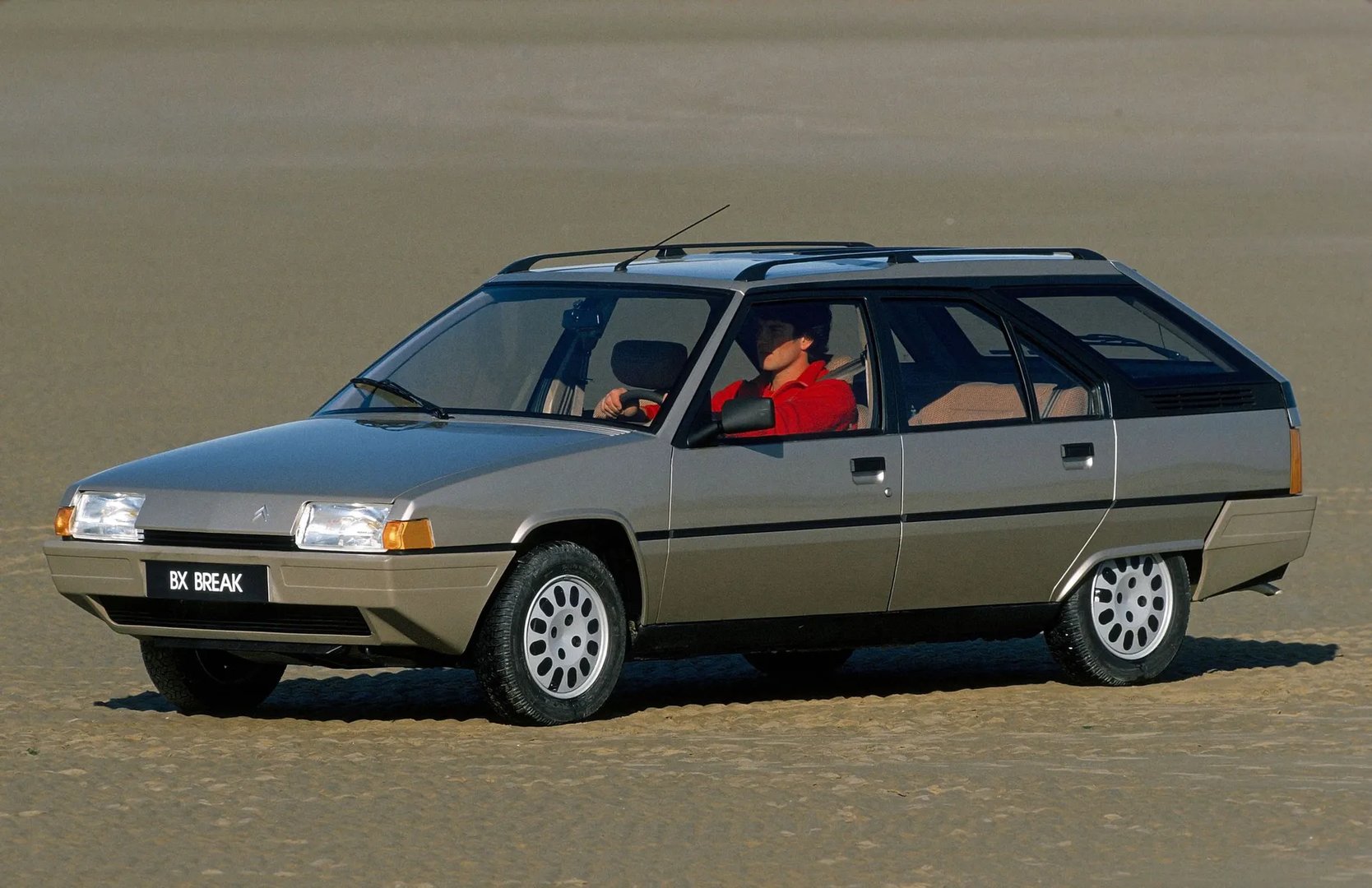 Citroen_BX_1_generation__Estate_5-door__7.jpg