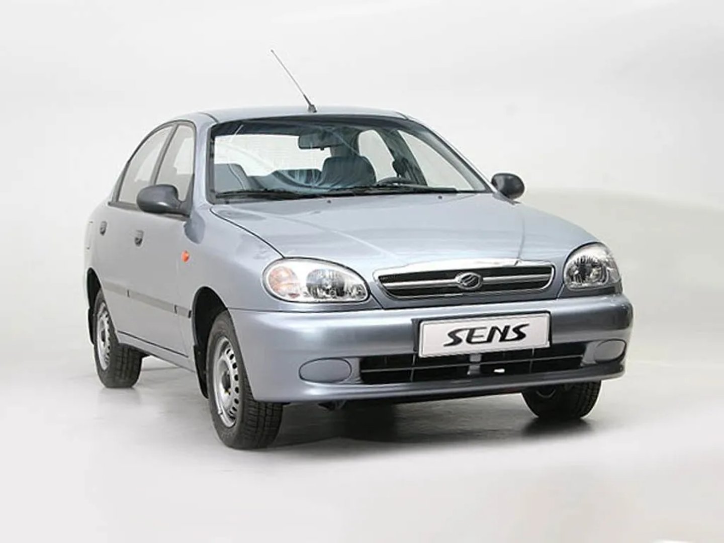 Daewoo_Sens_1_generation__Sedan__1.jpg
