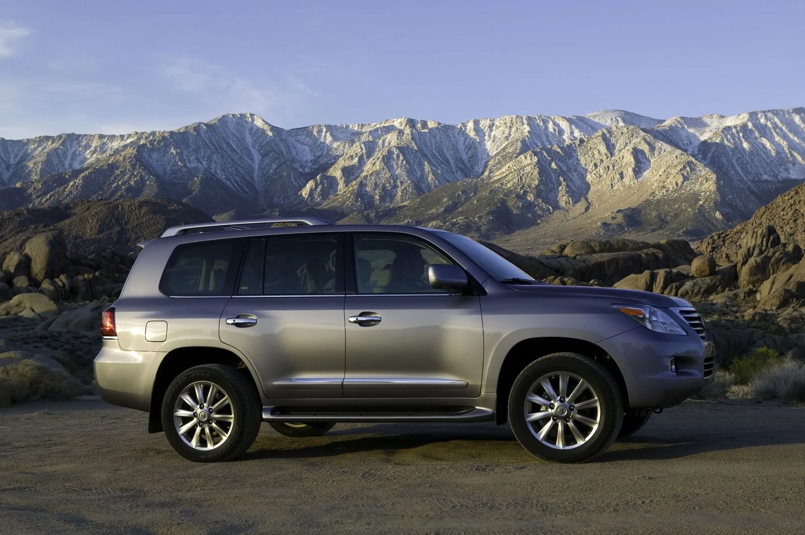 Lexus_LX_3_generation__SUV_5-doors__10.jpg