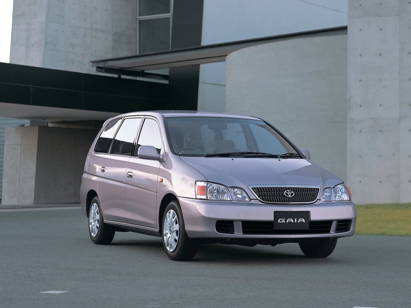 Toyota_Gaia_1_generation__Compact_Van__2.jpg