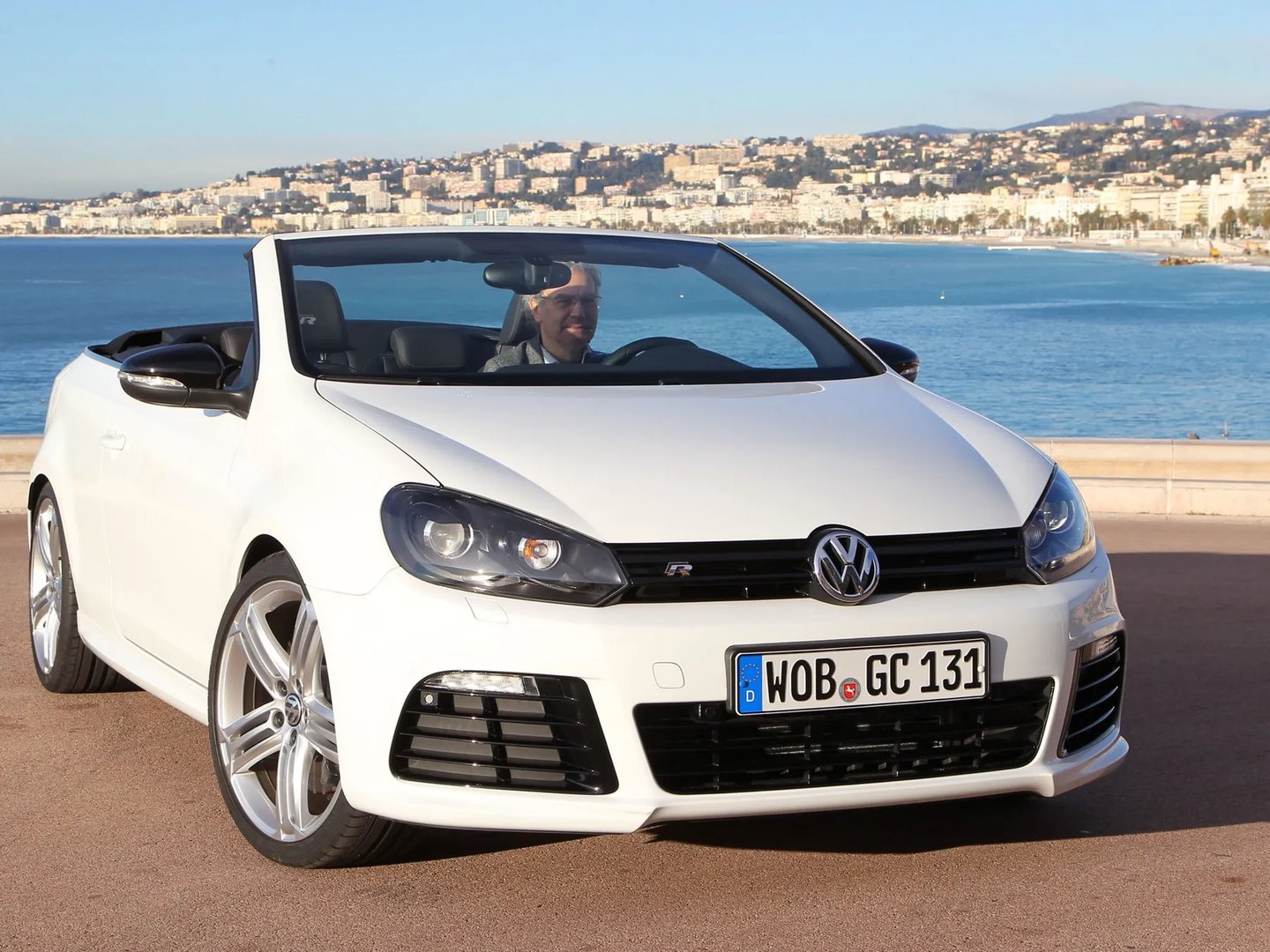 Volkswagen_Golf_R_6_generation__Cabrio__8.jpg