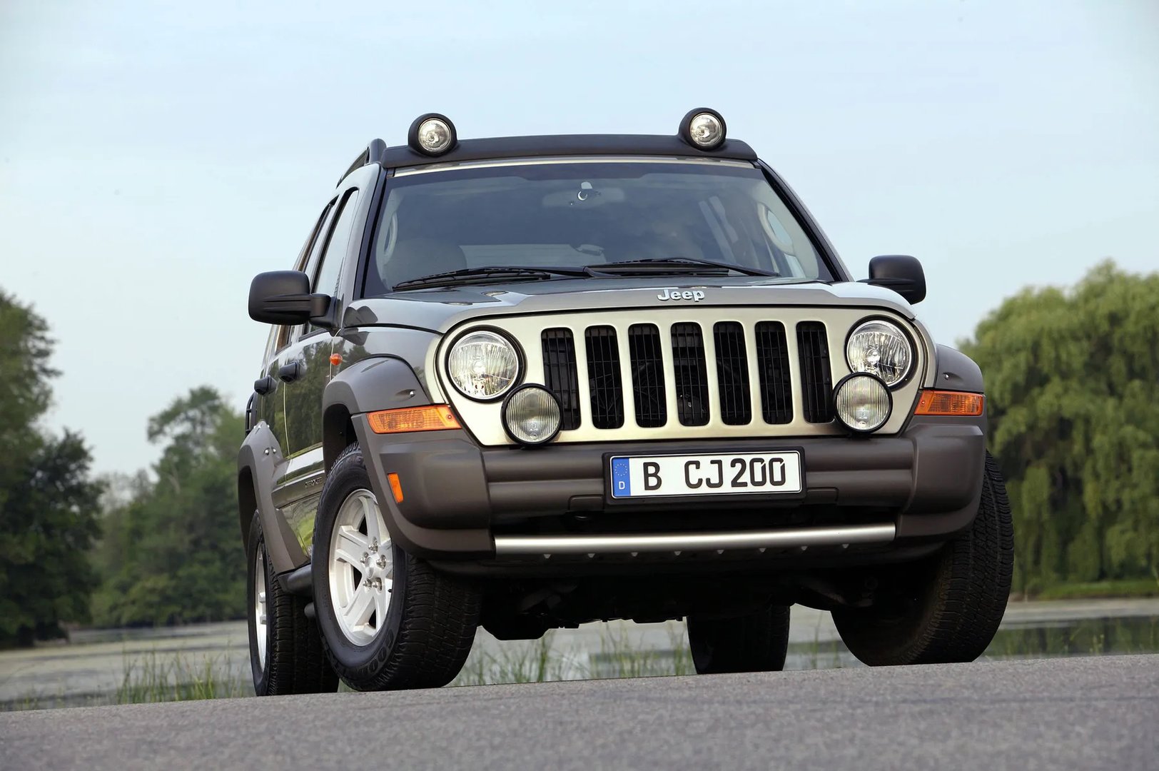 Jeep_Cherokee_3_generation_restyling__SUV_5-doors__9.jpg