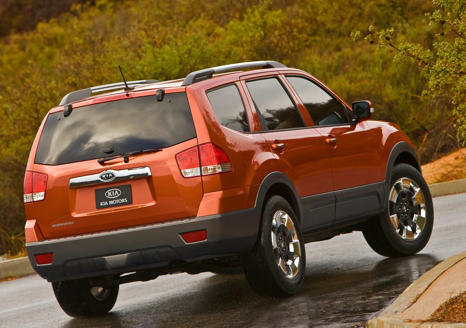 Kia_Borrego_1_generation__SUV_5-doors__4.jpg