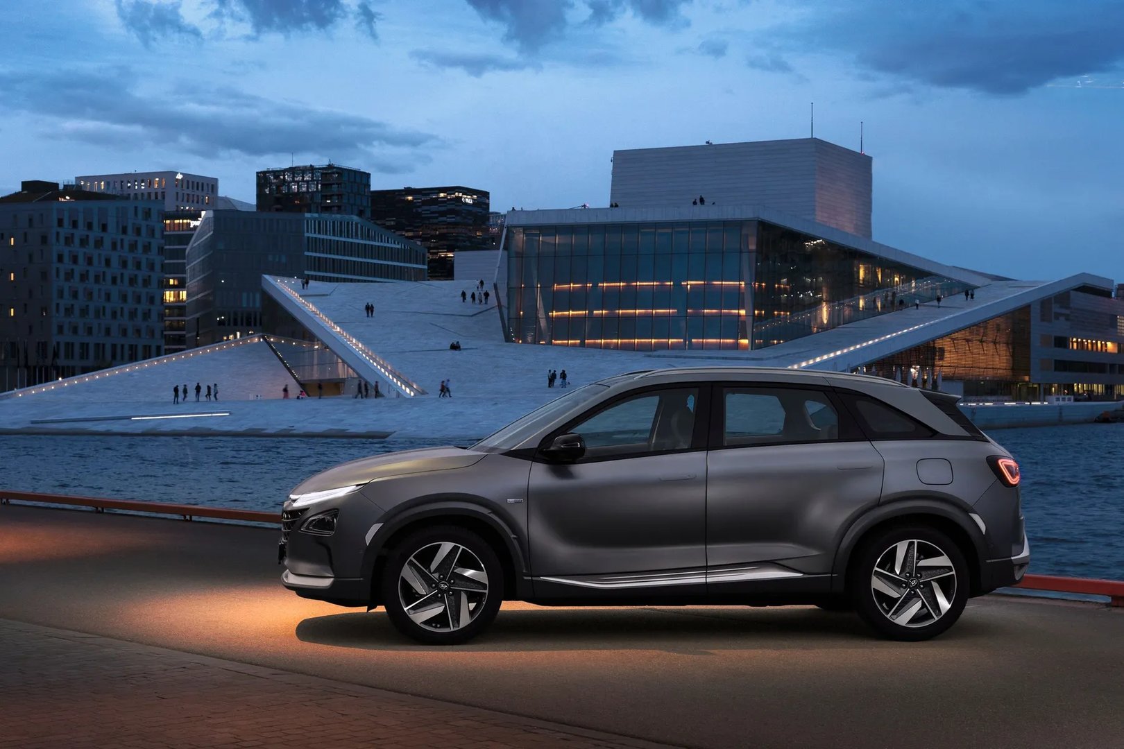 Hyundai_Nexo_1_generation__SUV_5-doors__7.jpg
