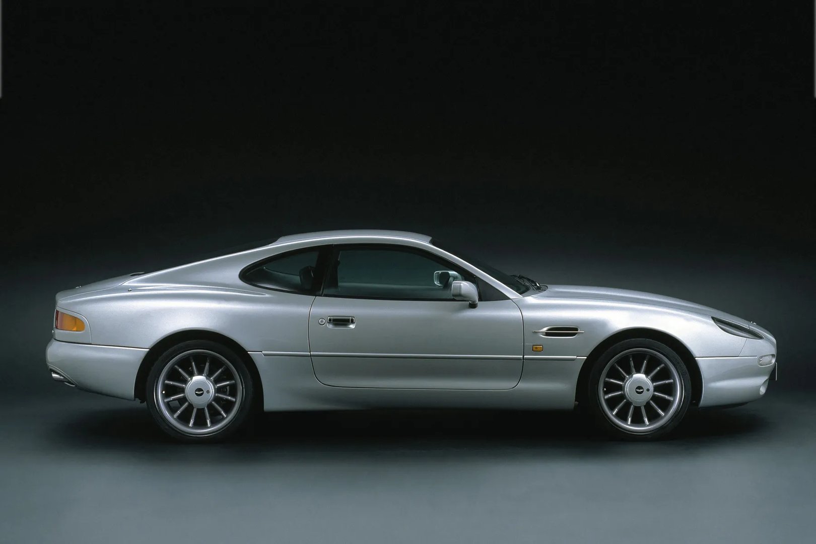 Aston Martin_DB7_1_generation__Coupe__2.jpg