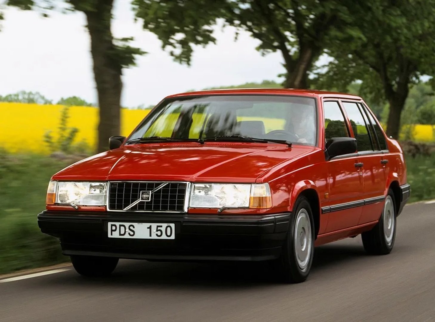 Volvo_940_1_generation__Sedan__3.jpg