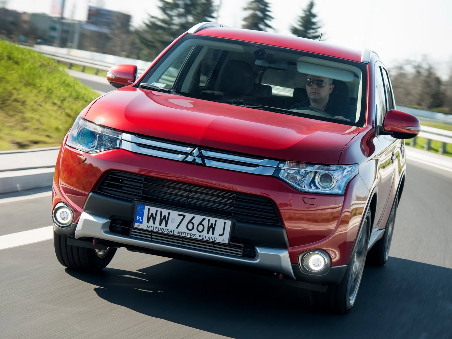 Mitsubishi_Outlander_3_generation_restyling__SUV_5-doors__7.jpg