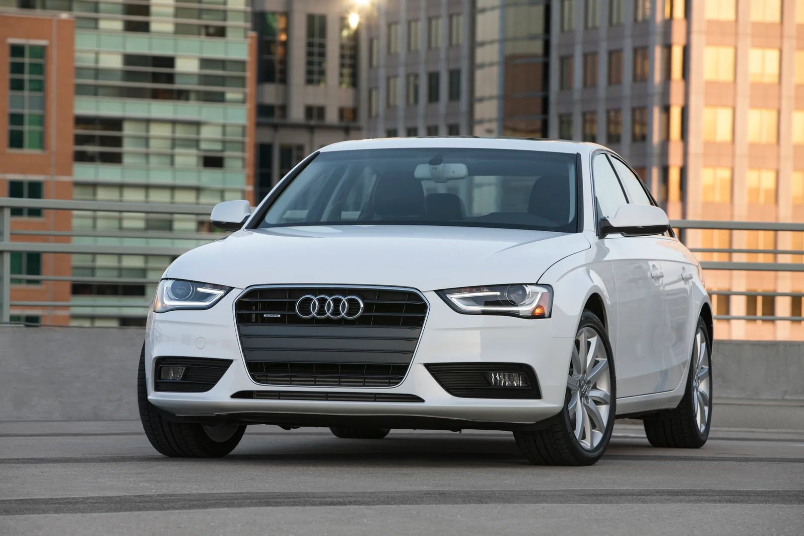 Audi_A4_4_generation_restyling__Sedan__13.jpg
