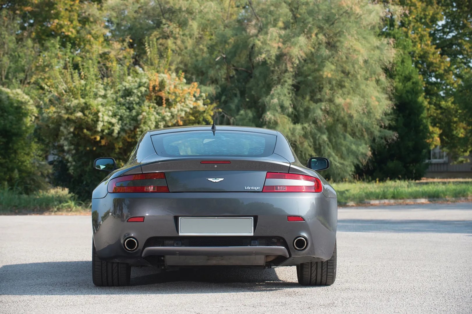 Aston Martin_Vantage_3_generation_restyling__Coupe__8.jpg