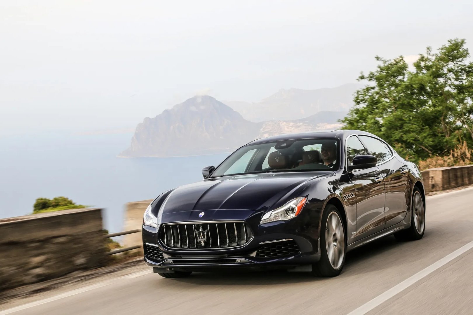 Maserati_Quattroporte_6_generation_restyling__Sedan__6.jpg