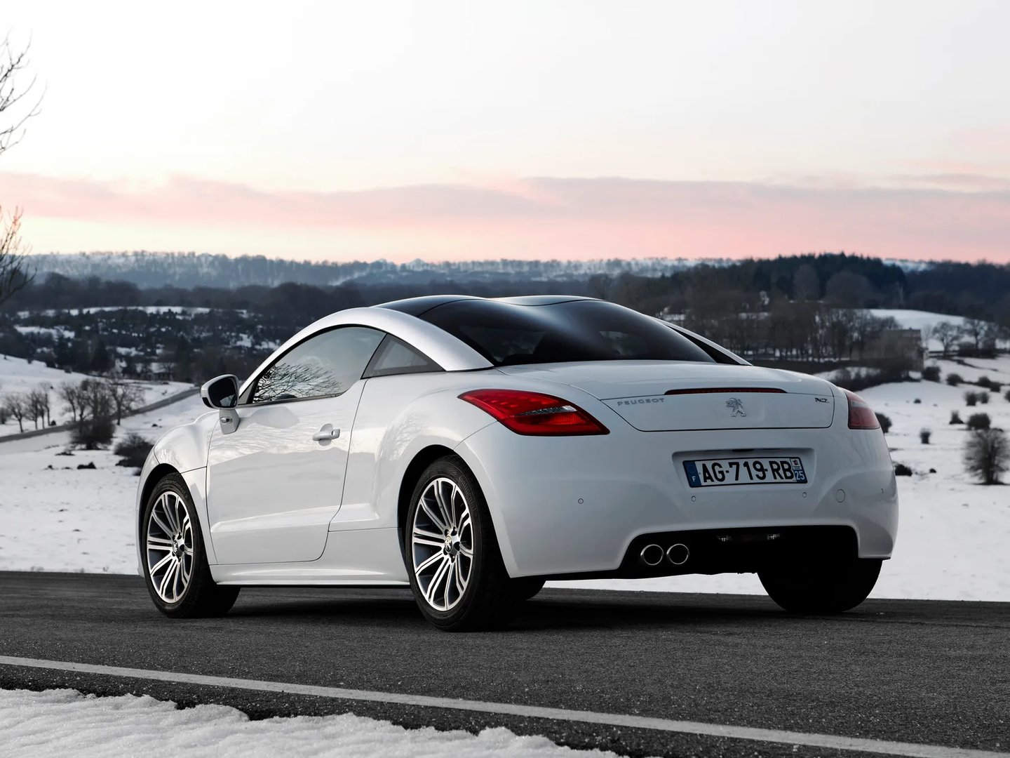 Peugeot_RCZ_1_generation__Coupe__2.jpg