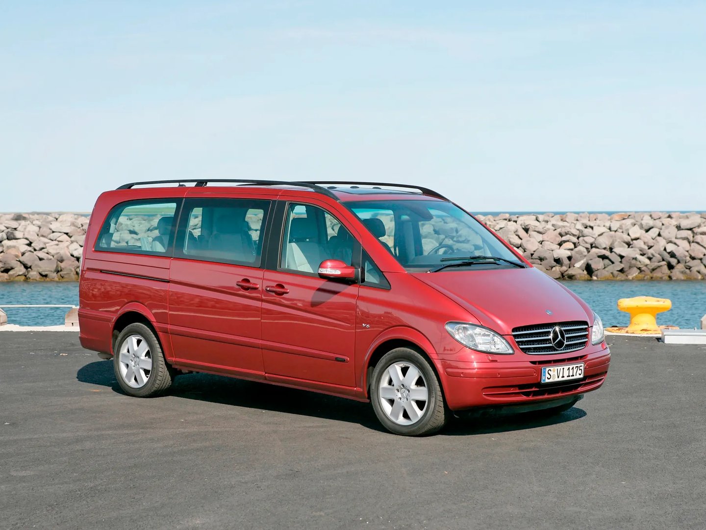 Mercedes_Viano_1_generation__Minivan__7.jpg