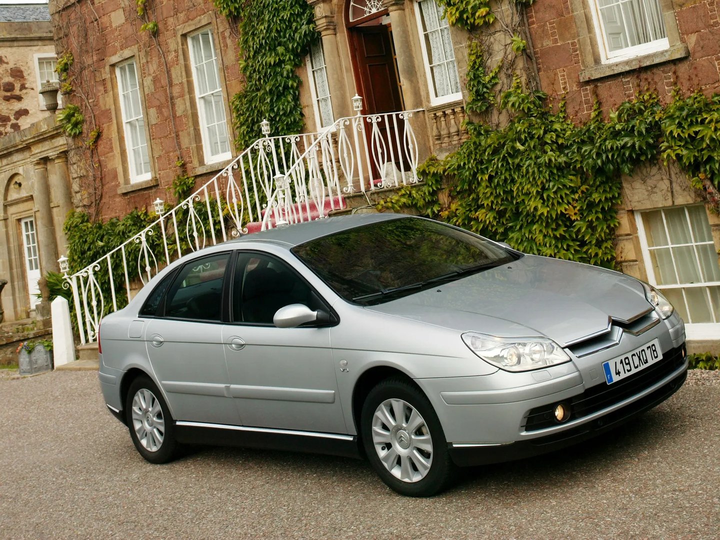 Citroen_C5_1_generation_restyling__Liftback__1.jpg