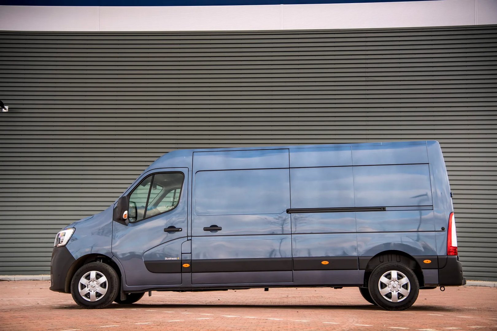 Renault_Master_3_generation_restyling_2__Van_Long__12.jpg