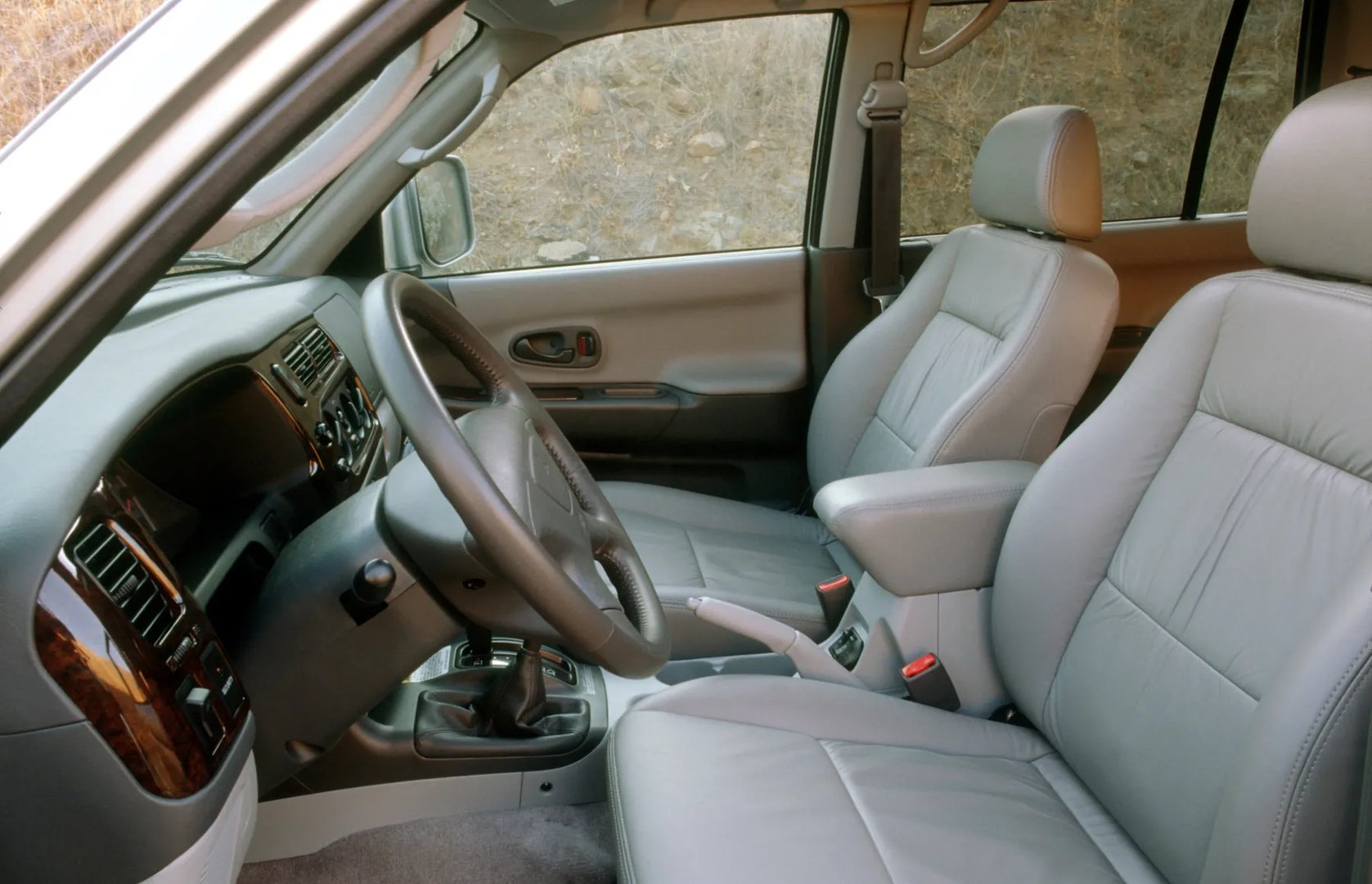 Mitsubishi_Montero_Sport_1_generation__SUV_5-doors__8.jpg