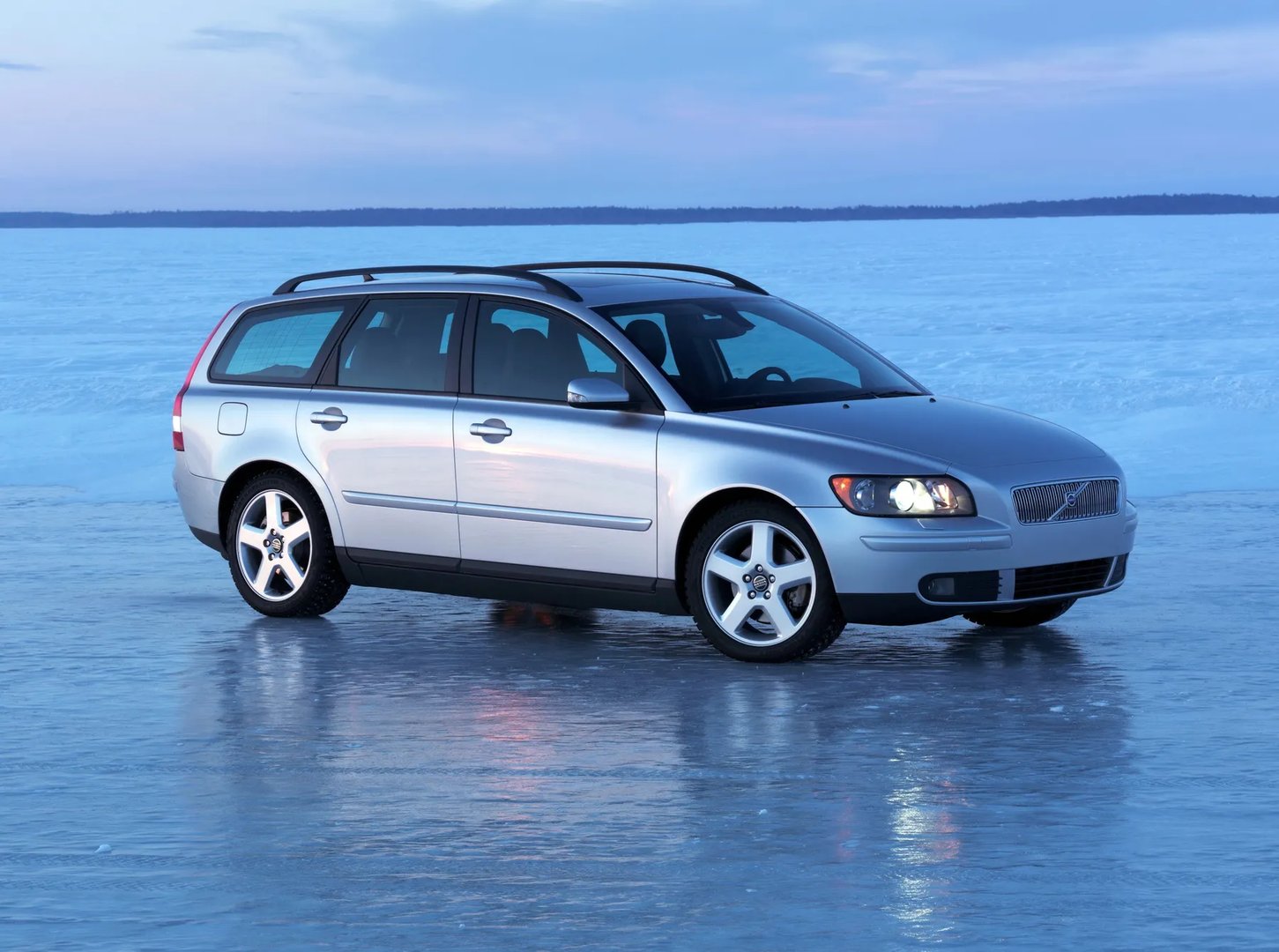 Volvo_V50_1_generation__Estate_5-door__1.jpg