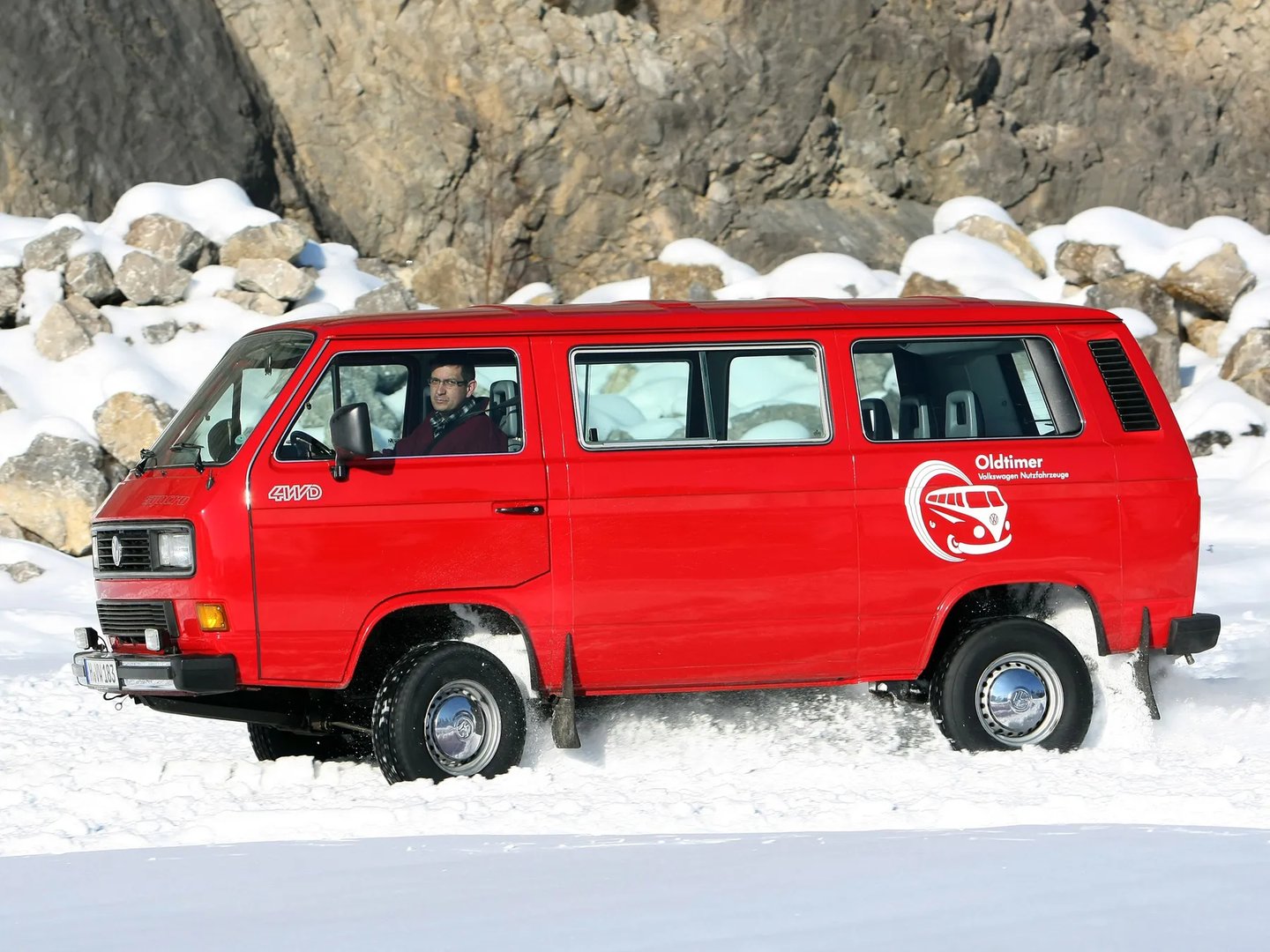 Volkswagen_Caravelle_3_generation__Minivan__1.jpg