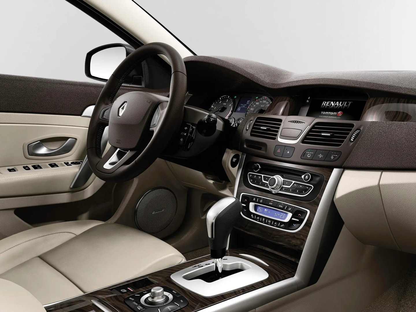 Renault_Latitude_1_generation__Sedan__12.jpg