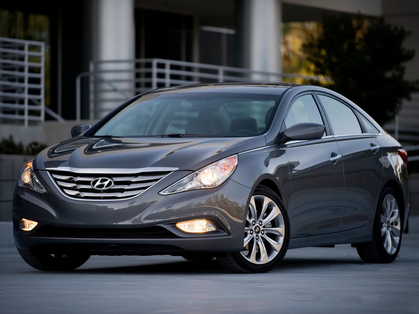 Hyundai_Sonata_6_generation__Sedan__8.jpg