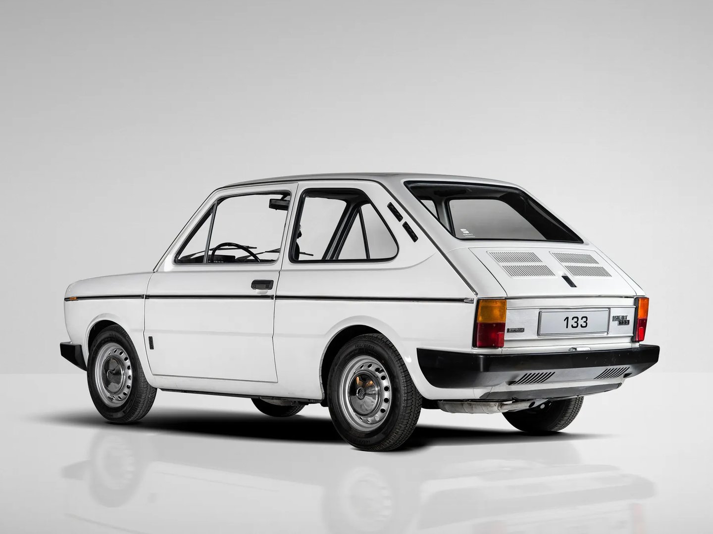 SEAT_133_1_generation__Mini_3-doors__3.jpg