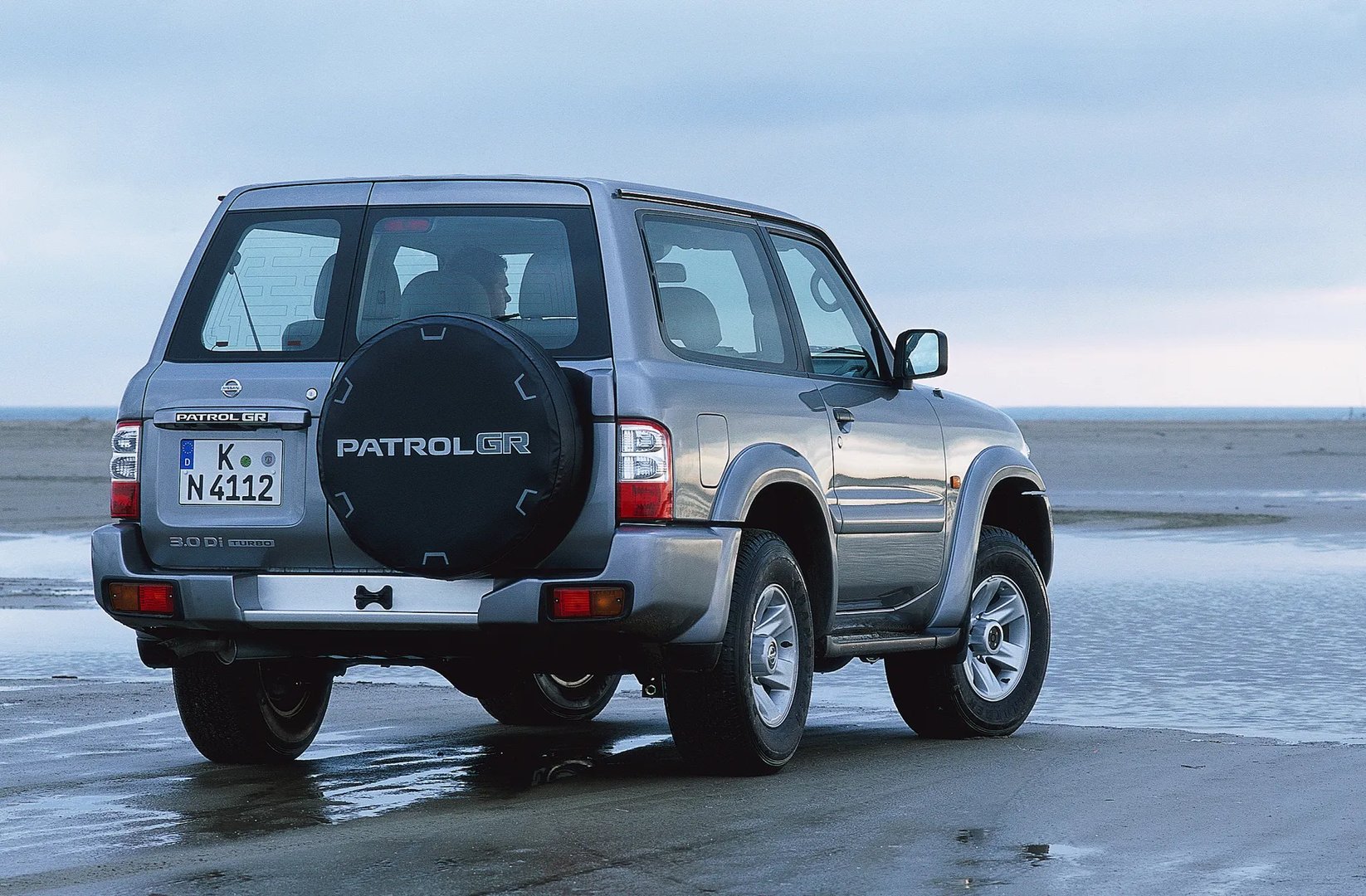 Nissan_Patrol_5_generation_restyling__SUV_3-doors__2.jpg