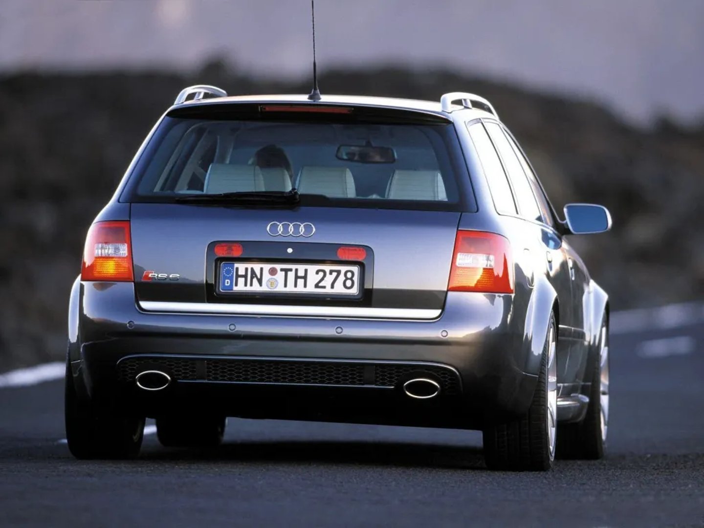 Audi_RS6_1_generation__Estate_5-door__9.jpg